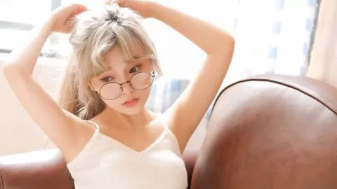 老太太金镯被剪断